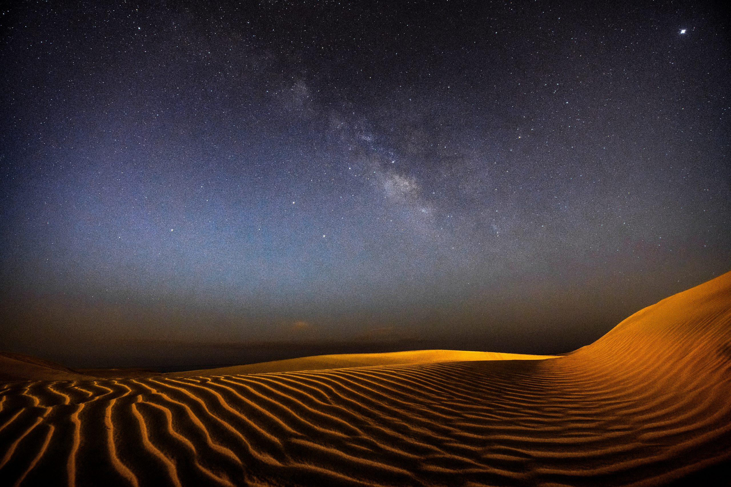 Foto de las dunas de Maspalomas bajo el cielo estrellado