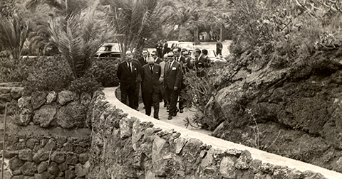 Visita al Jardín Canario 1963-1965. Fuente: FEDAC