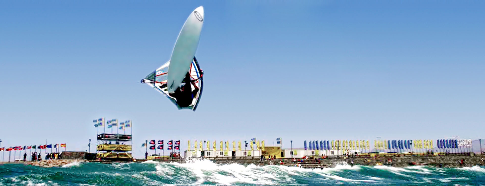 Descubre el paraíso del windsurf en Gran Canaria: playas doradas y vientos perfectos te esperan.