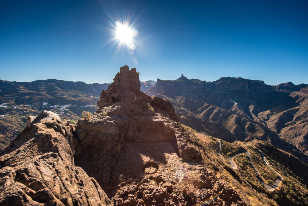 Roque Bentayga alineado con el Sol, Roque Nublo al fondo