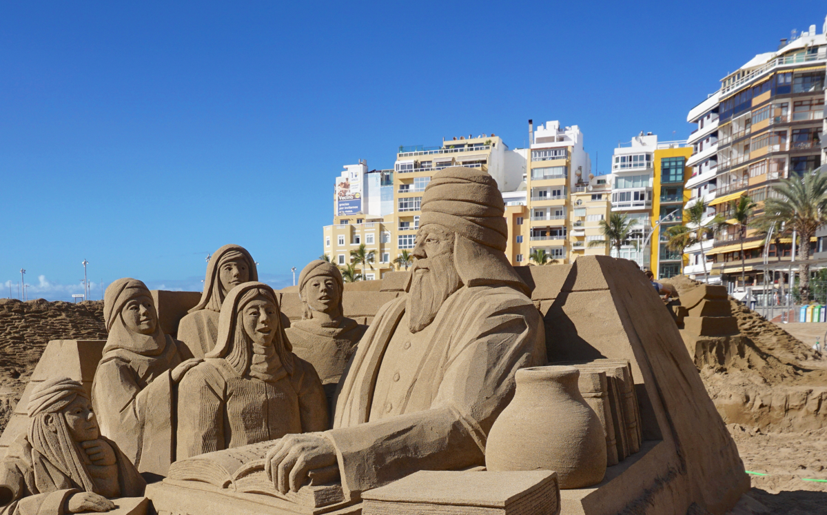 Szopka z piasku Belén de Arena na plaży Las Canteras