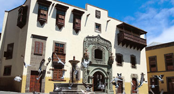 Casa de Colón (Christopher Columbus Museum) in the Plaza del Pilar Nuevo square