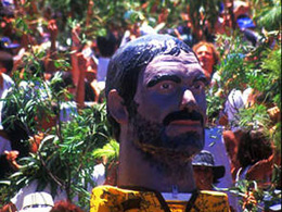 Cabezudo beim Festzug der Rama de Agaete