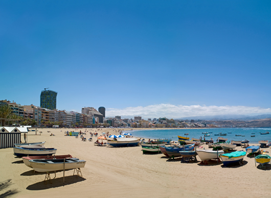 Der Strand von Las Canteras in der Inselhauptstadt Las Palmas de Gran Canaria