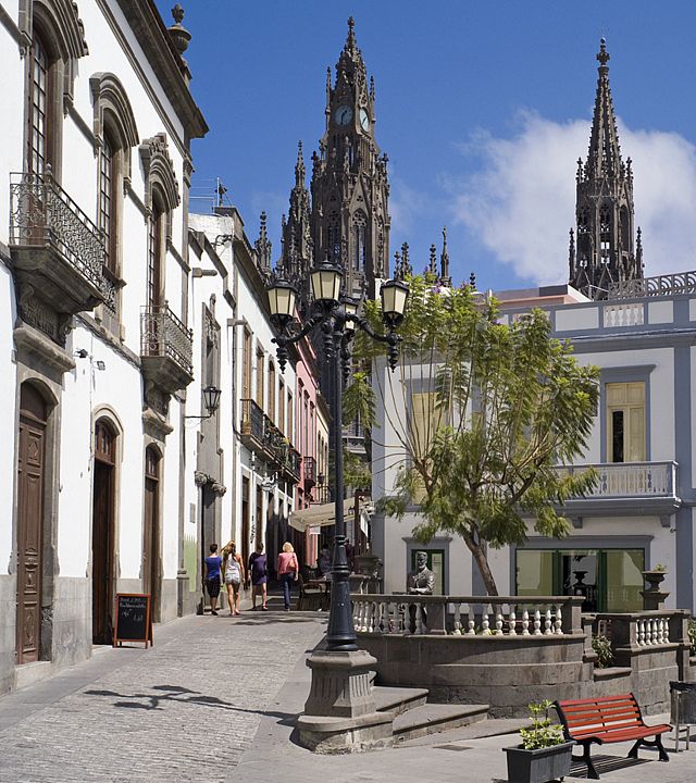 A city centre street in Arucas