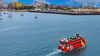 Barco de City Sightseeing en la bahía de Las Palmas de Gran Canaria. Foto de: City Sightseeing
