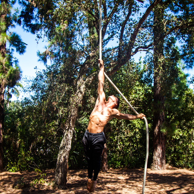 Saulo Sarmiento realiza acrobacias en la Finca de Osorio, en Teror