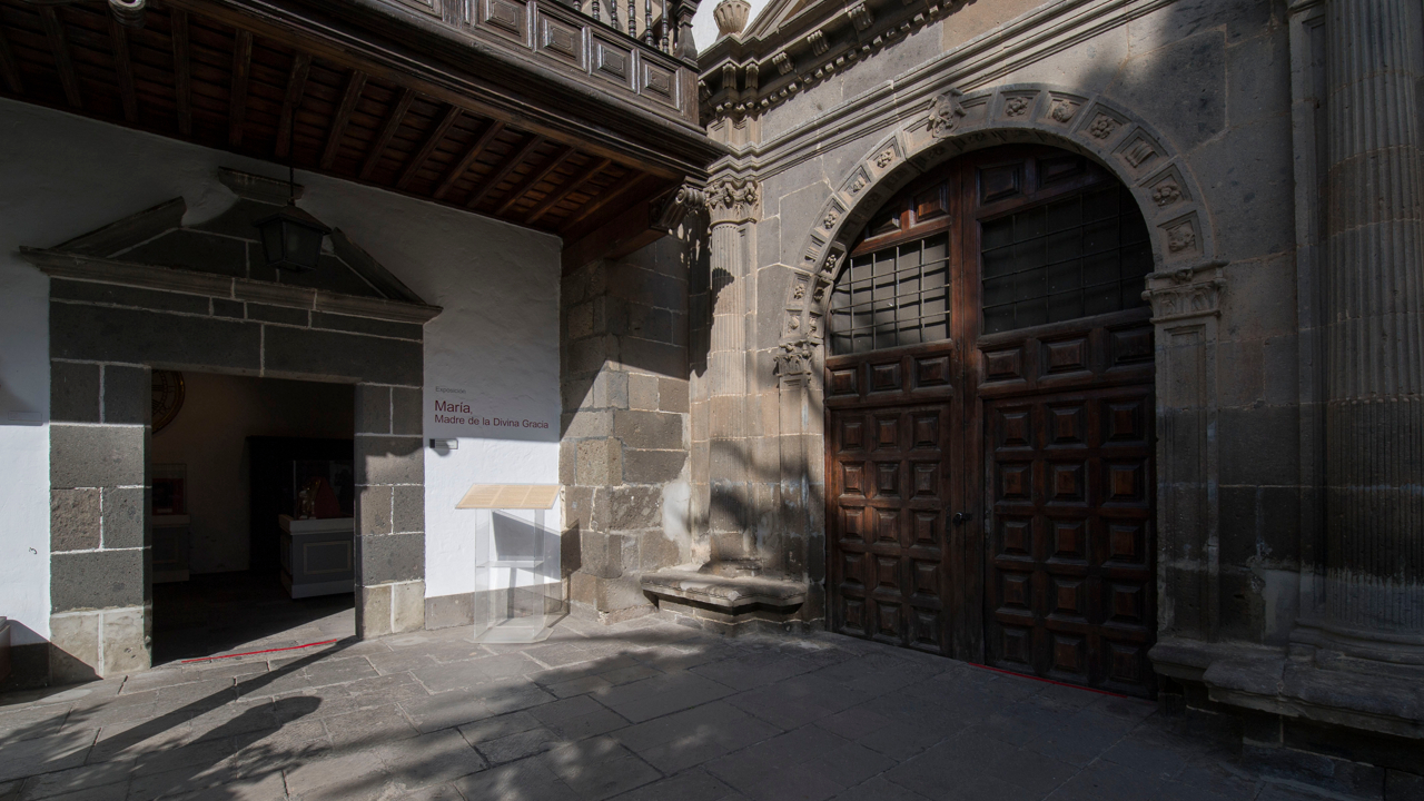 Patio de la Catedral de Santa Ana