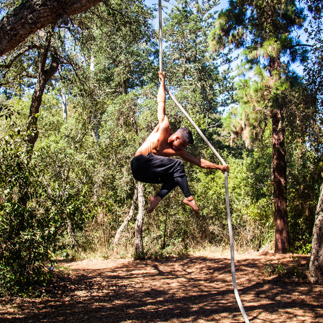 Saulo Sarmiento realiza acrobacias en la Finca de Osorio, en Teror