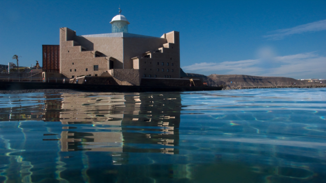 The Alfredo Kraus Auditorium, Las Canteras beach