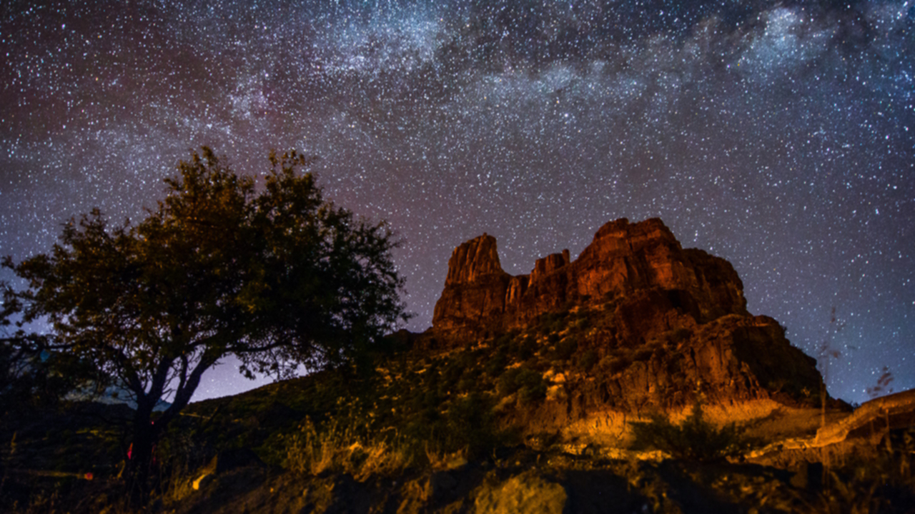 Bentayga y cielo estrellado en Gran Canaria