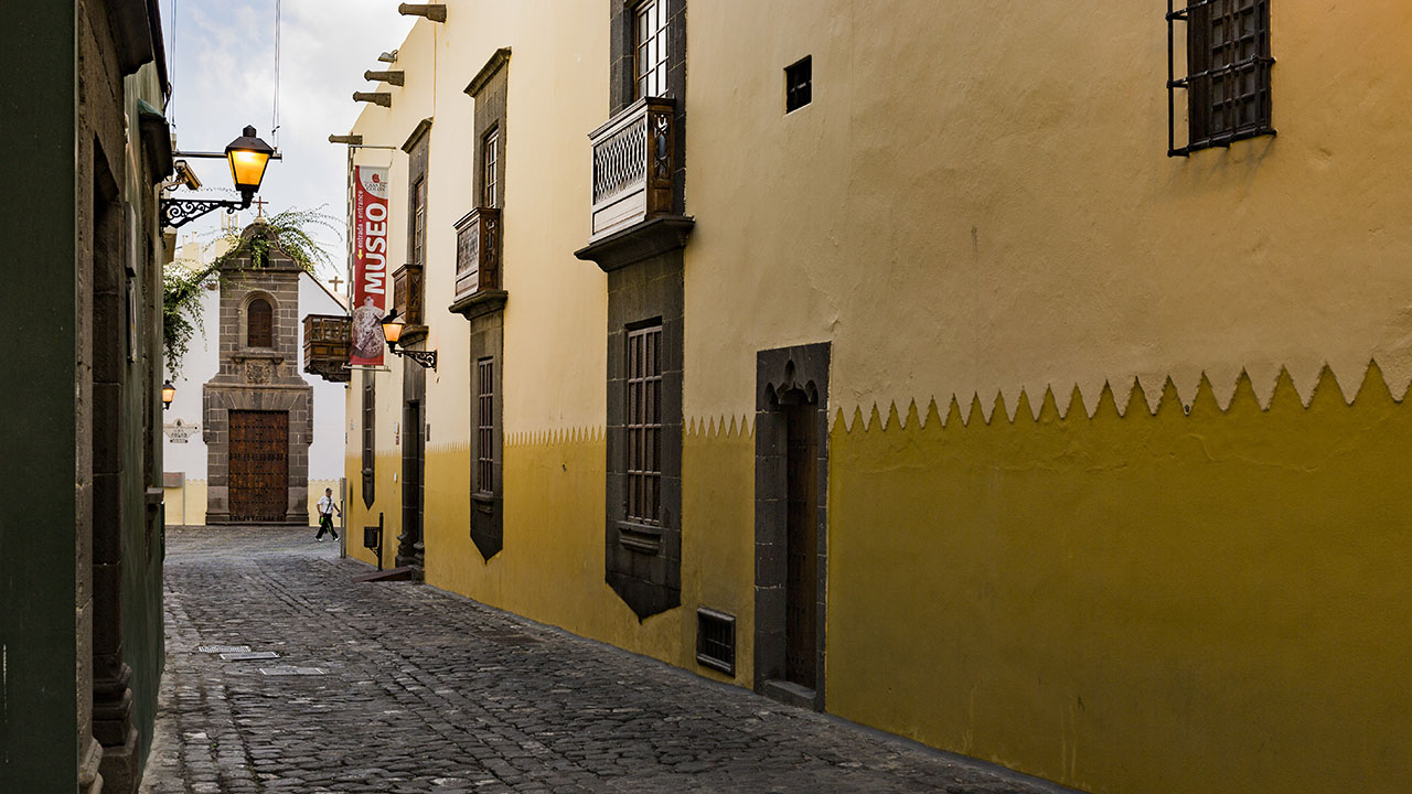 Calle Colón in Vegueta, Las Palmas de Gran Canaria Calle Colón in Vegueta, Las Palmas de Gran Canaria
