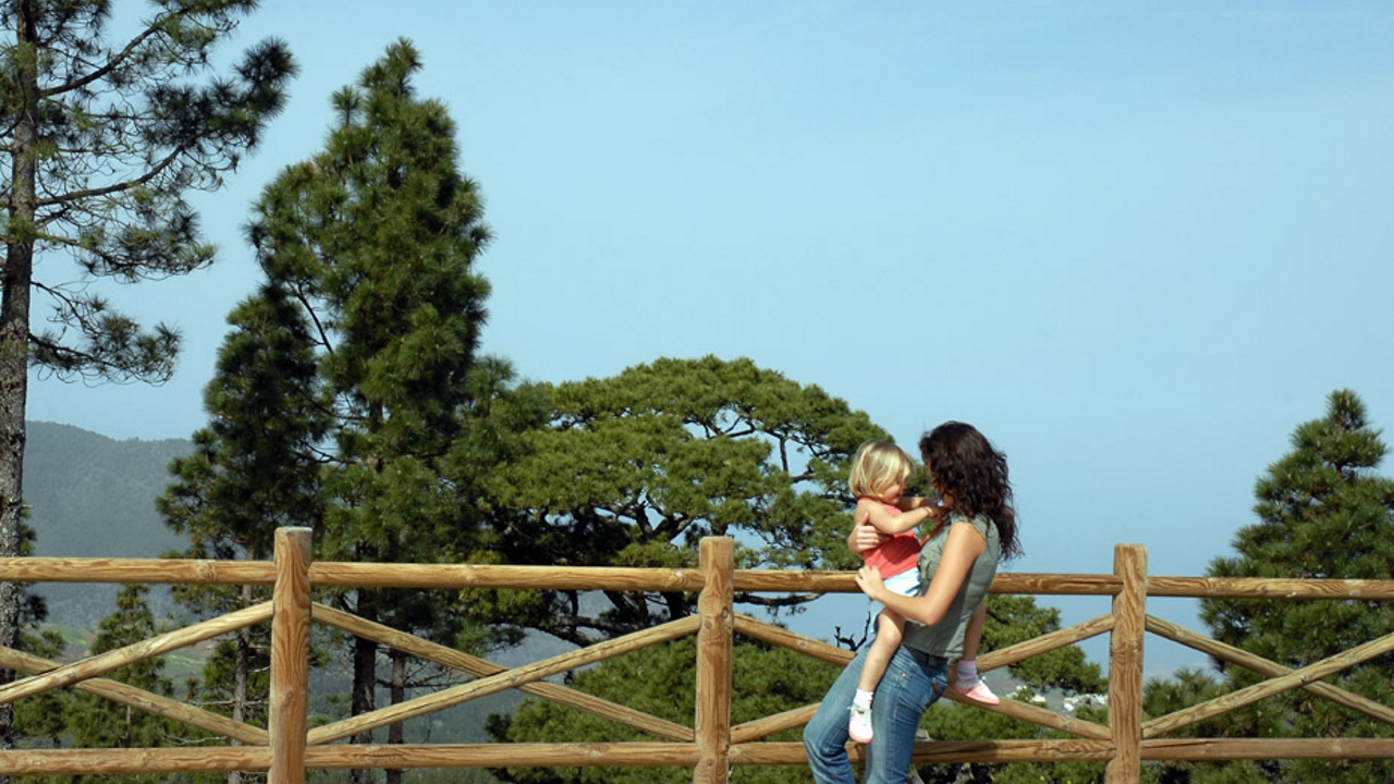 A mother and daughter enjoying a day out in the centre of the island of Gran Canaria