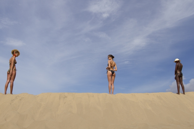 Rodaje en las Dunas de Maspalomas del cortometraje de Fashionlins, de la Firma Custo Barcelona