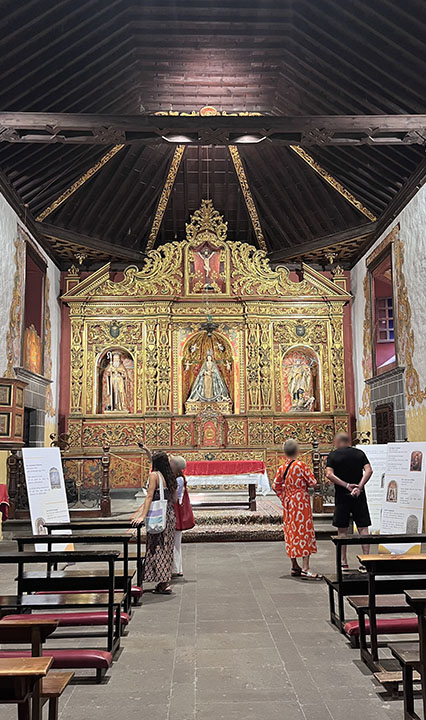 Un grupo de turistas visita el interior de la Ermita de San Antonio Abad, en Vegueta Un grupo de turistas visita el interior de la Ermita de San Antonio Abad, en Vegueta