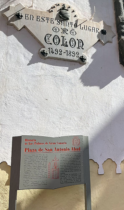 Detalle de una placa en el exterior de la Ermita de San Antonio Abad Detalle de una placa en el exterior de la Ermita de San Antonio Abad