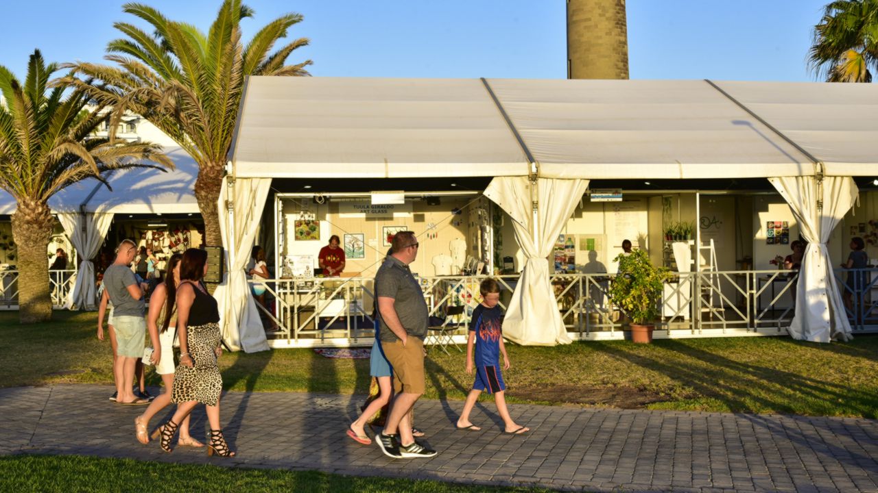 Ein Teil der Kunsthandwerksmesse Feria de Artesanía de Verano del Faro de Maspalomas 