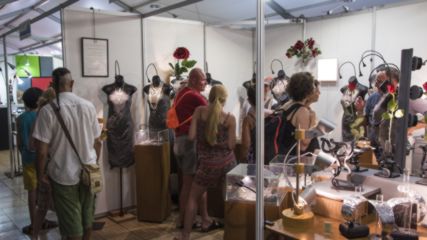 Ein Teil der Kunsthandwerksmesse Feria de Artesanía de Verano del Faro de Maspalomas 