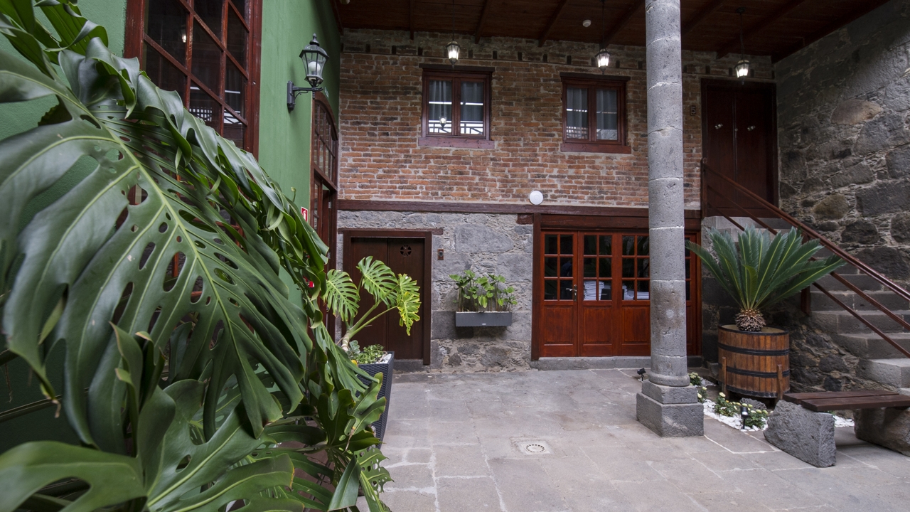 Inner courtyard of the Arucas Emblematic Hotel