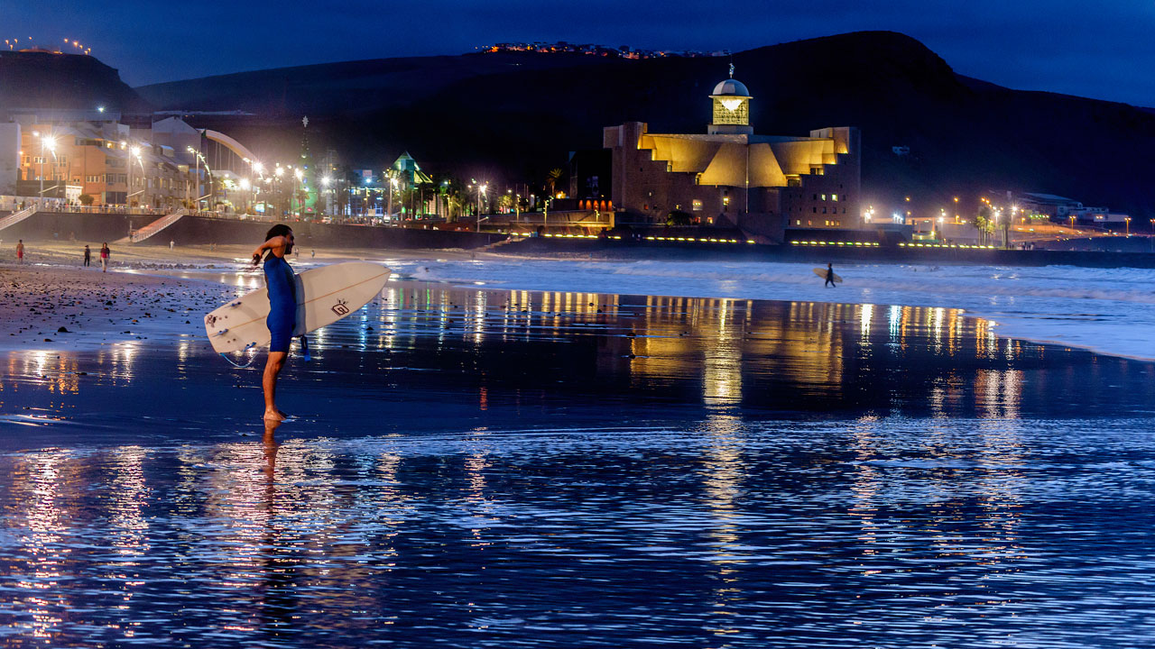 The Alfredo Kraus Auditorium, Las Canteras beach