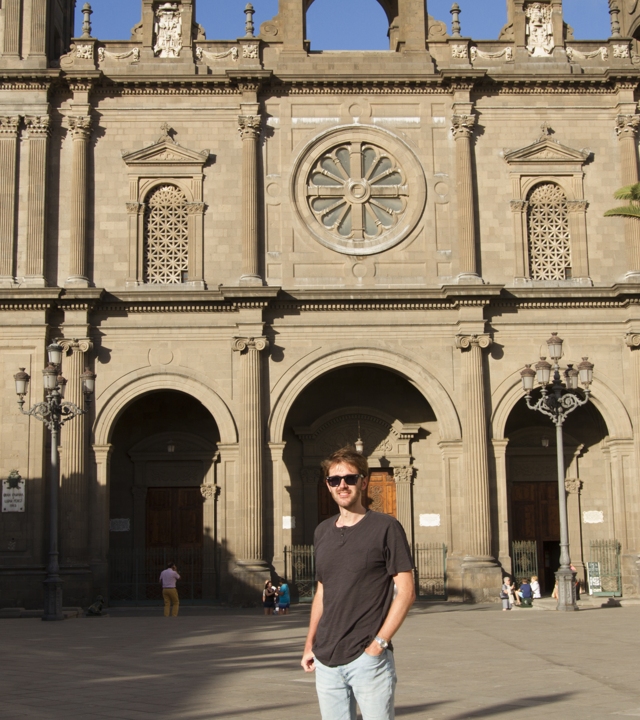 Manuel Velasco en la Plaza de Santa Ana