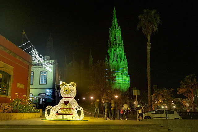 Weihnachtsdekoration auf den Straßen von Gran Canaria. Arucas