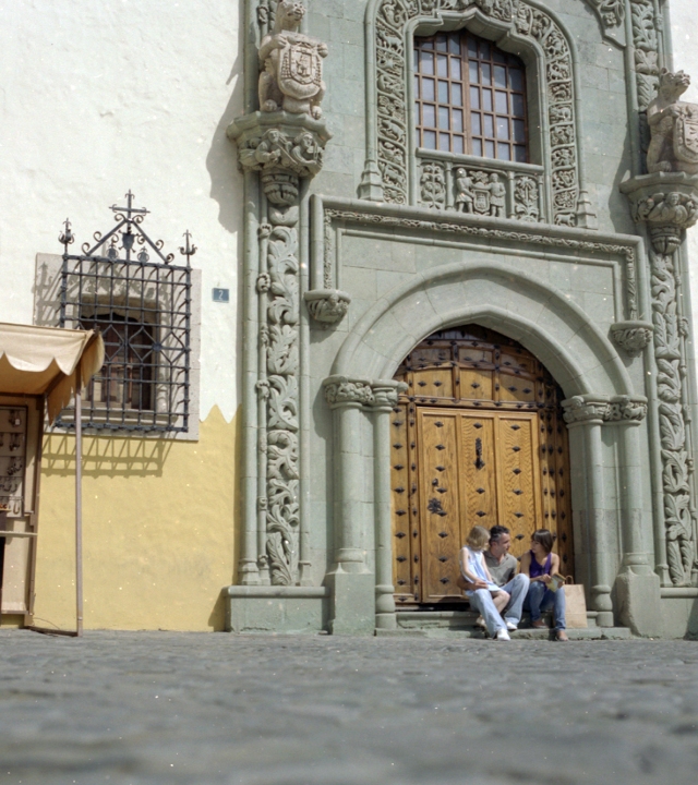 Una familia en la Plaza del Pilar Nuevo, Vegueta