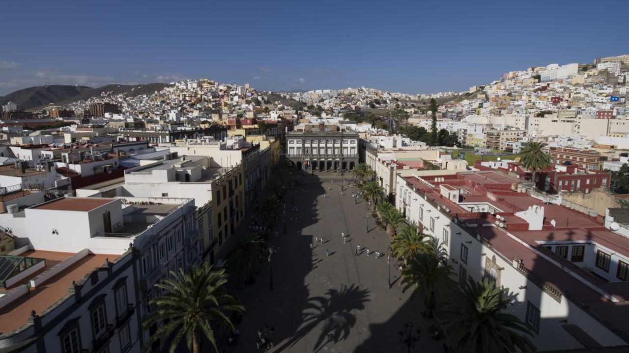 Aerial views over Plaza de Santa Ana