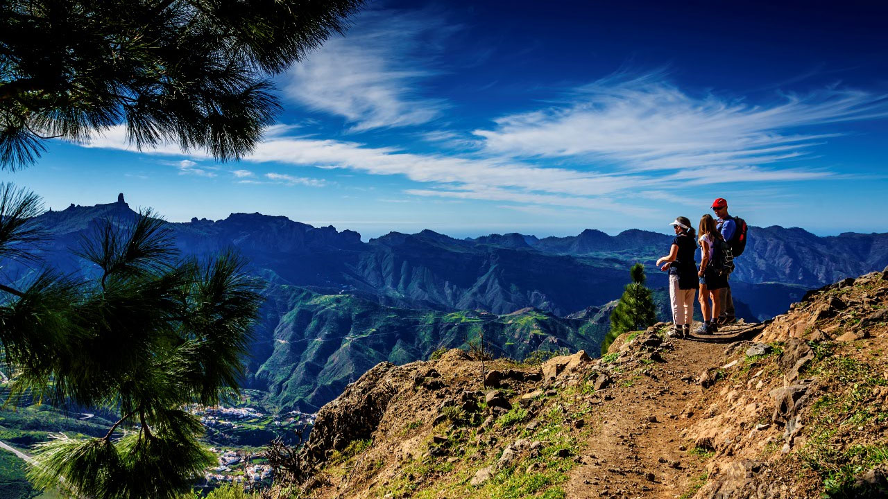 Roque Nublo al fondo