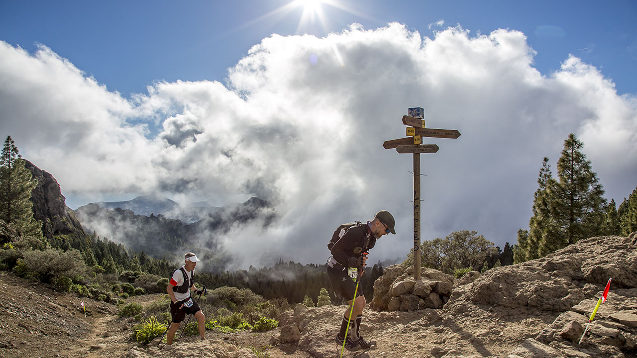 Corredores durante la North Face Transgrancanaria, celebrada en Gran Canaria