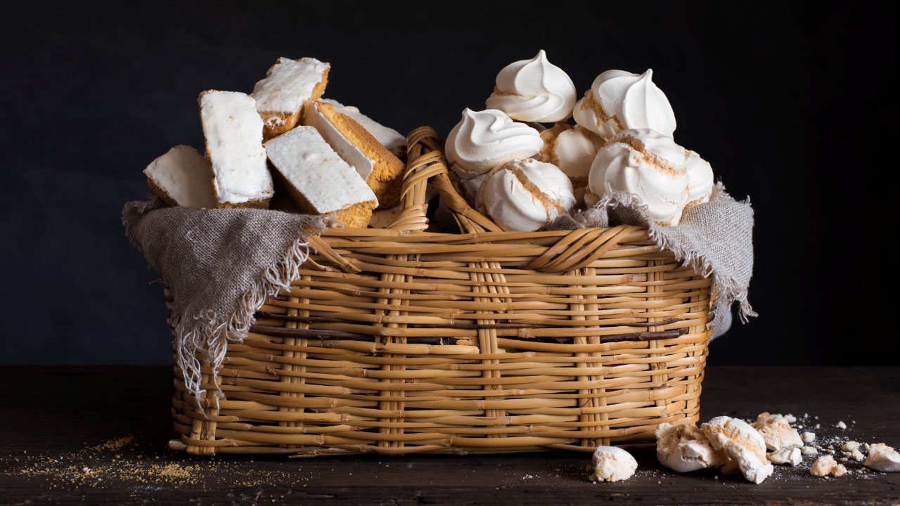 A basket with Moya bizcochos and suspiros