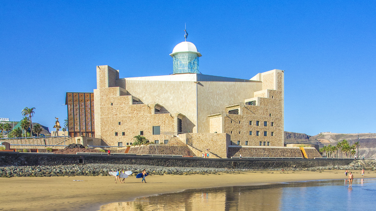 Alfredo Kraus Auditorium. Las Canteras beach, Las Palmas de Gran Canaria