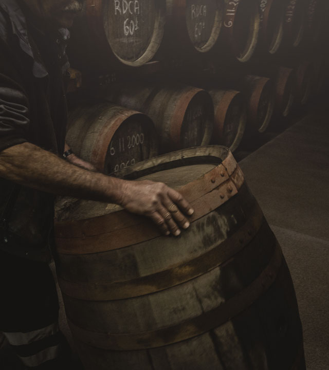 Barriles en el interior de la Bodega Arehucas. Fotografía de Destilerías Arehucas