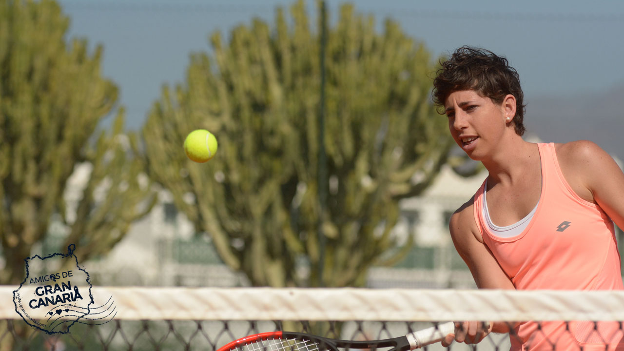 La tenista Carla Suárez juega al tenis en Gran Canaria