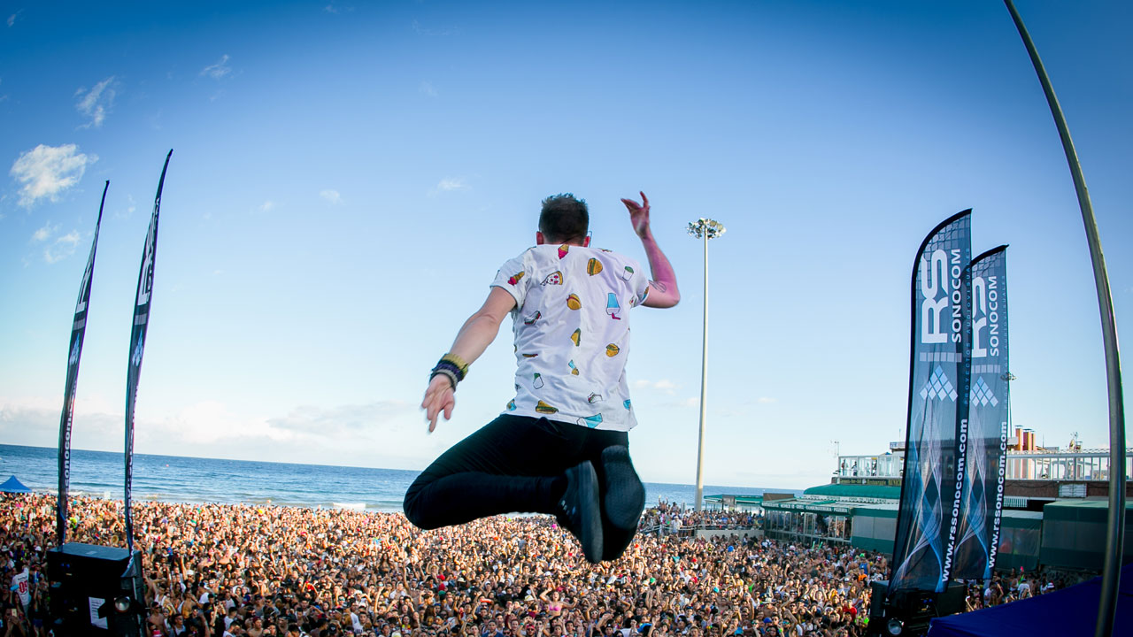 A concert at "Playa del Inglés". Maspalomas Carnival. Picture by Carnaval Internacional de MaspalomasGran Canaria. Fotografía de Carnaval Internacional de Maspalomas