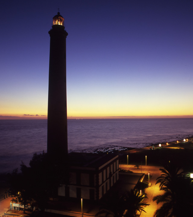 Imagen nocturna del Faro de Maspalomas