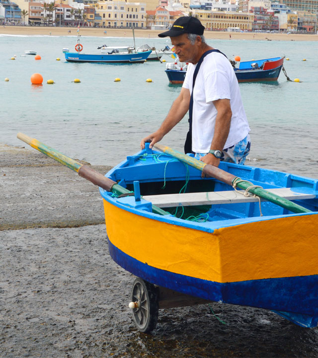 Manolo carrying his boat