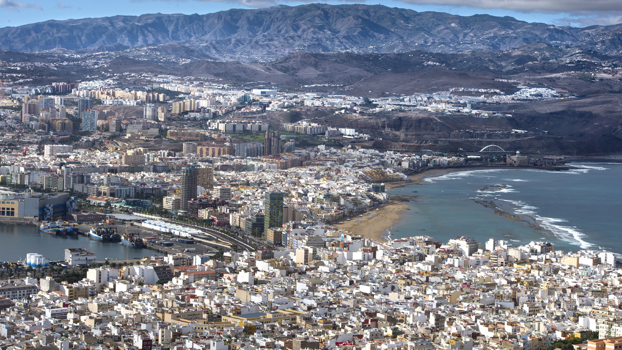 "La Luz y Las Palmas" Port and Las Canteras Beach, in Las Palmas de Gran Canaria