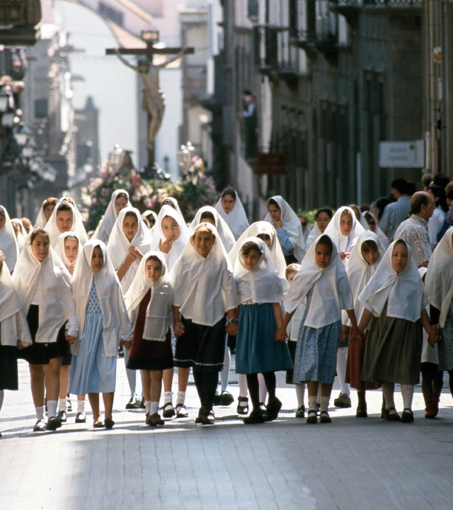 Procession of Las Mantillas (the shawls), Vegueta