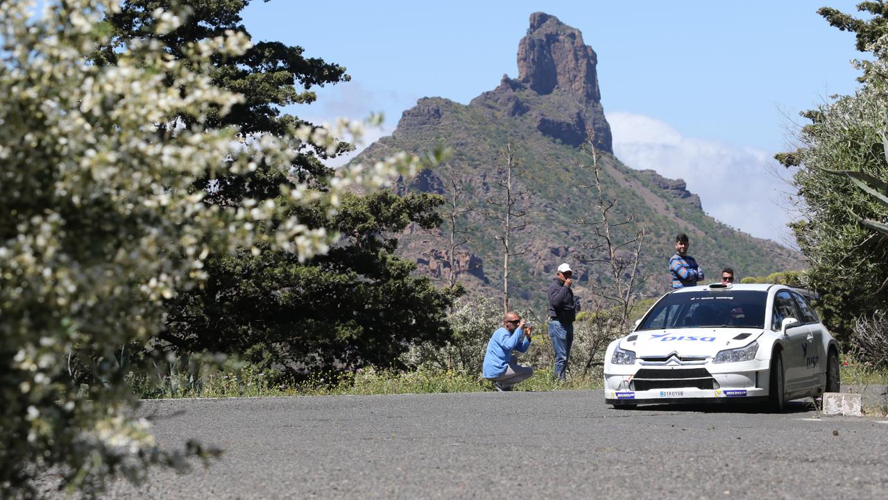 Test en Tejeda del Rally Islas Canarias, en la edición de 2015. Bentayga al fondo. Gran Canaria