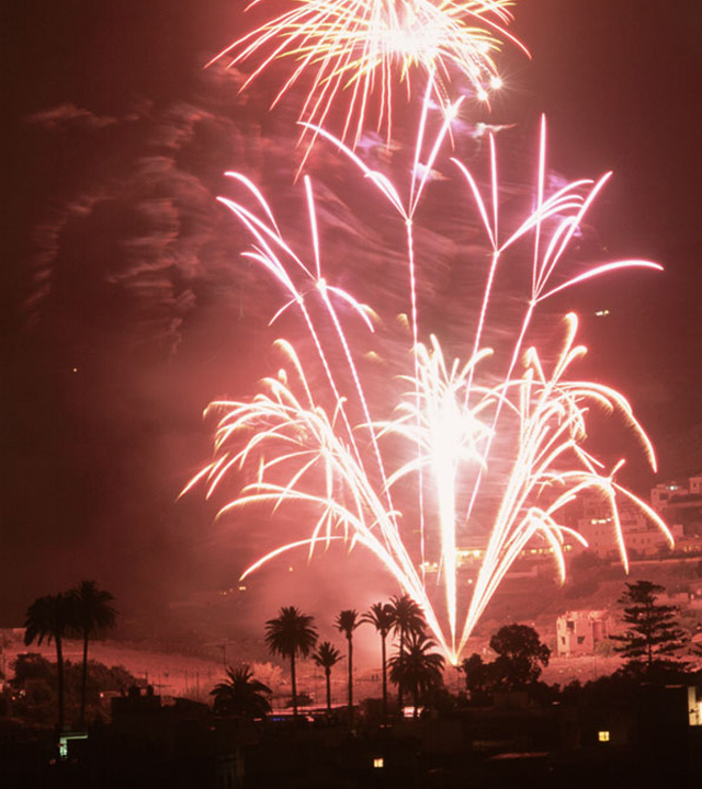 Fuegos artificiales en las Fiestas de San Lorenzo. Las Palmas de Gran Canaria, Gran Canaria