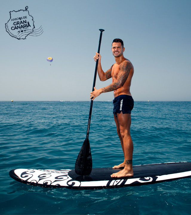 Vitolo practica Stand up paddle surf en Gran Canaria