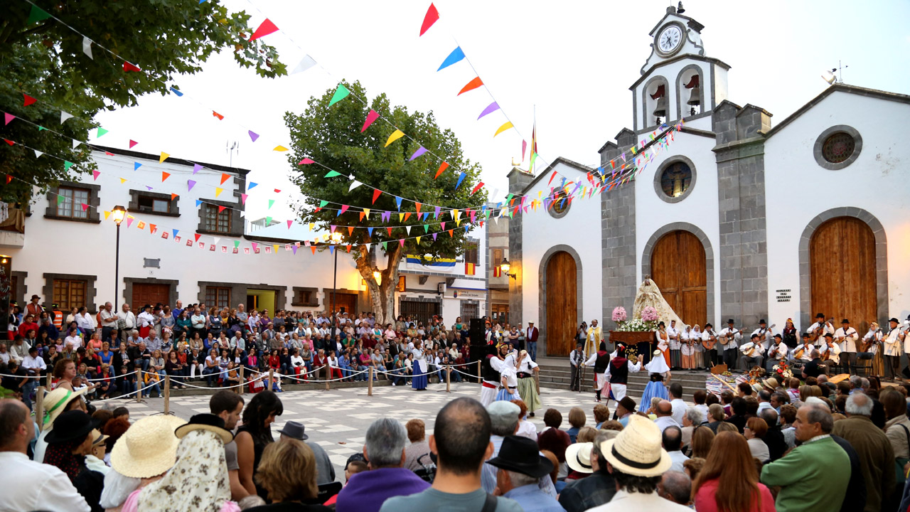 Fiesta of Our Lady of La Encarnación and the Apple Fiesta