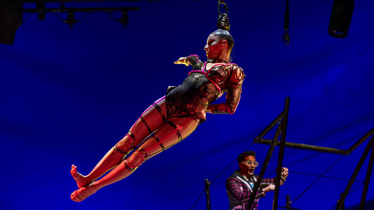 Image du show BAZZAR du Cirque du Soleil. Photo de : Cirque du Soleil