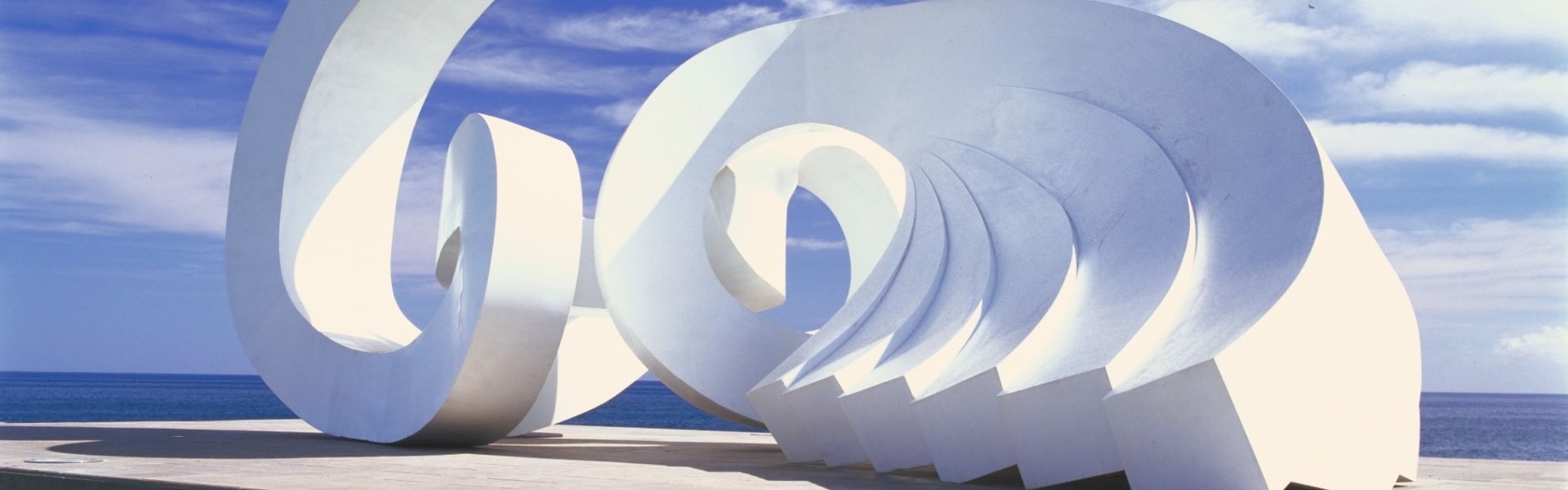 Escultura 'Lady Harimaguada' del artista Martín Chirino en Gran Canaria