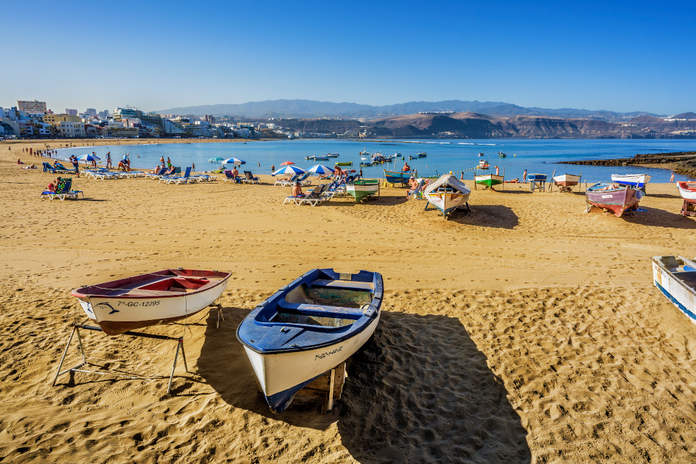 Foto de las barquillas de pescadores en la Playa de Las Canteras