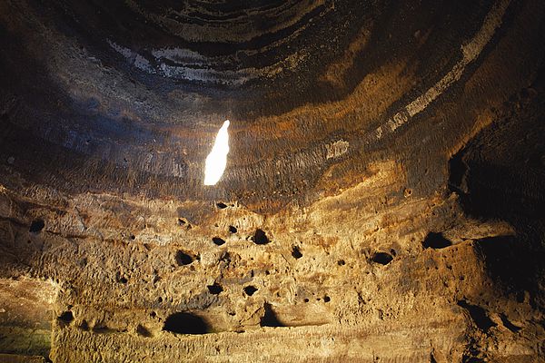 Reproducción del interior de la Cueva del Risco Caído, en Gran Canaria