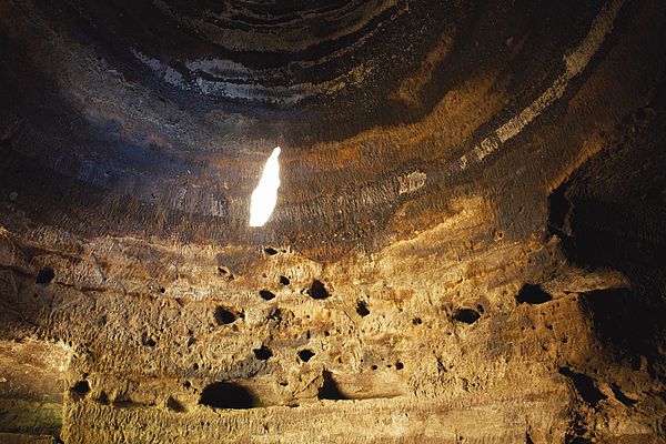 Reproducción del interior de la Cueva del Risco Caído, en Gran Canaria