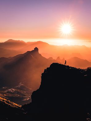 Atardecer entre montañas en Gran Canaria