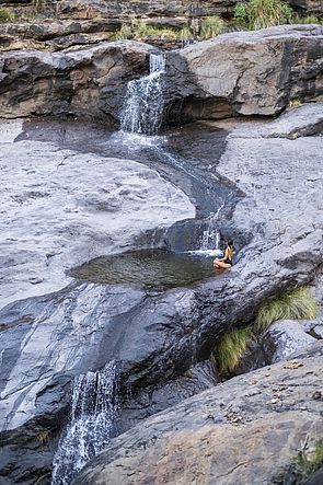 Baño dentro del Barranco Vigaroé, en Gran Canaria.